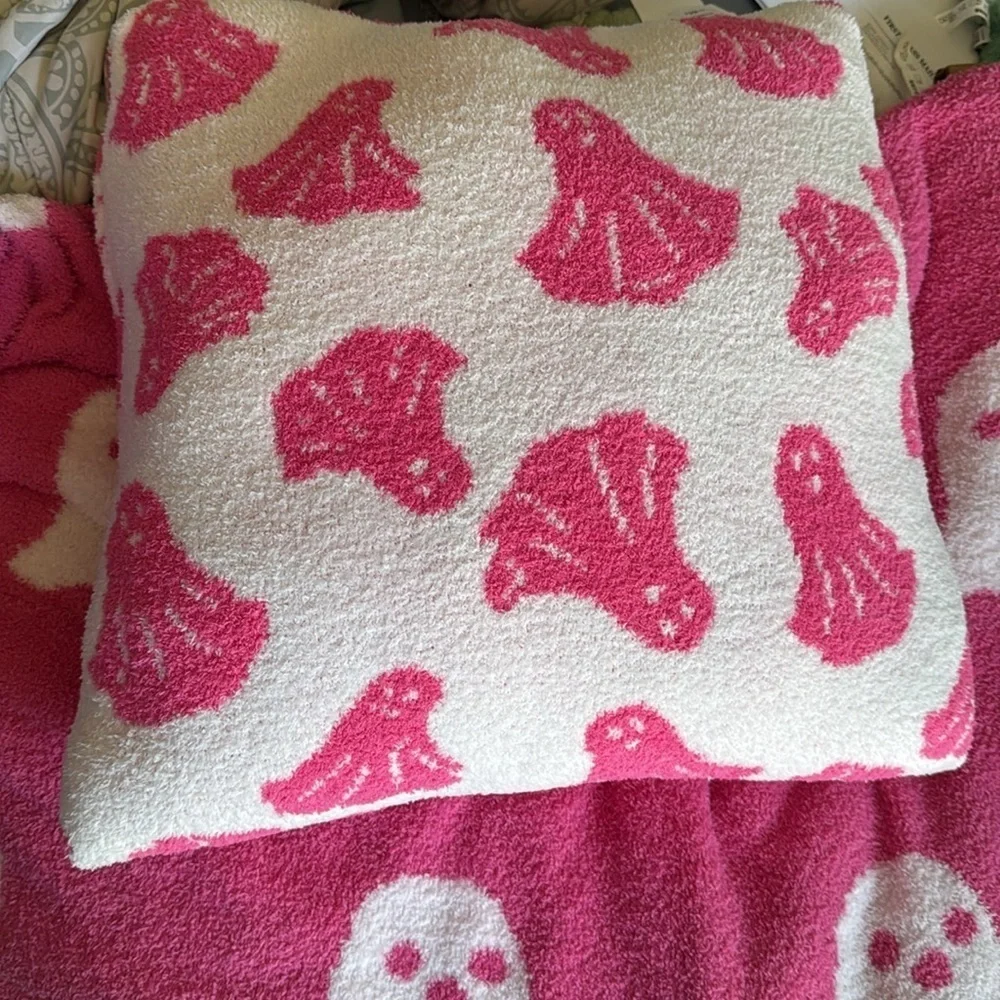 👻2pc Halloween  Hot Pink Ghost Pillow Set  Large 👻